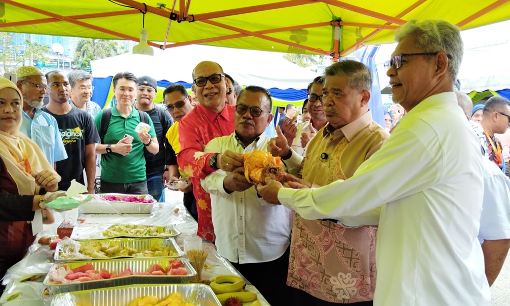 Kempen makan buah, sayur sokong petani tempatan