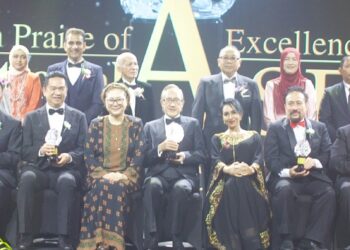 KERAJAAN Negeri Sabah menerima Anugerah Negeri Paling Cemerlang di Malaysia bagi Tahun 2024 pada Majlis Anugerah The International Business Review ASEAN (IBRAA) 2025 di Kota Kinabalu, Sabtu lalu.