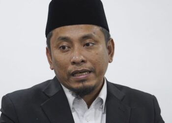 AHMAD FADHLI SHAARI