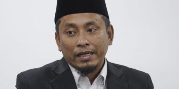 AHMAD FADHLI SHAARI