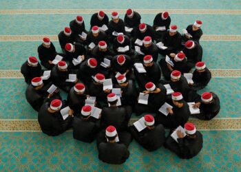 SEMAKIN banyak al-Quran dibaca, difahami dan dipraktikkan, semakin dekat seseorang itu dengan Allah.