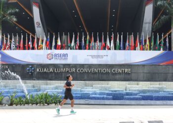 PENDIRIAN ASEAN dalam isu Palestin harus dijadikan wadah bersama untuk menggesa masyarakat antarabangsa, termasuk kuasa besar, agar tidak terus melengahkan penyelesaian yang adil kepada rakyat Palestin.