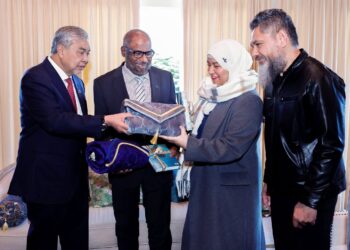 AHMAD Zahid ketika menerima kunjungan wakil FIANZ dan masyarakat Maori beragama Islam di Rumah Malaysia baru-baru ini.