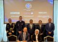 MOHAMED Khaled Nordin (berdiri, tengah) pada majlis menandatangani MoU antara Airbus Helicopters dengan CDI (M) dan GTA di Paris.