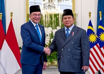 ANWAR Ibrahim bersama Prabowo Subianto di Istana Merdeka sempena lawatan kerja dua hari di Jakarta semalam. - IZZUDDIN ABD RAZAK/Pejabat Perdana Menteri 