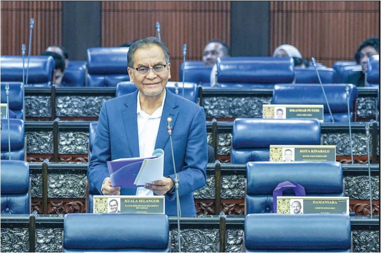 PARLIMEN: 1,394 jururawat, 705 doktor letak jawatan
