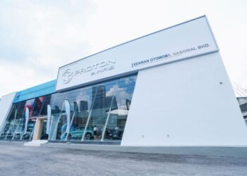 EON melancarkan bilik pameran Proton e.MAS di Damansara.