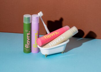 SETIAP botol Flavrs dibekalkan dalam pam boleh kitar semula.