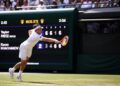 TAYLOR Fritz memainkan pukulan kilas kepada pemain, Rusia Karen Khachanov semasa perlawanan tenis suku akhir perseorangan lelaki mereka pada Kejohanan Tenis Wimbledon 2025 di The All England Lawn Tennis and Croquet Club, hari ini. - AFP