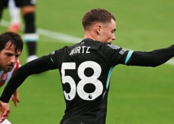 Florian Wirtz beraksi bersama Liverpool menentang Stoke City 5-0 dalam aksi persahabat tertutup, semalam. - IHSAN LIVERPOOL FC