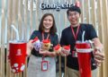 BILLY Koh (kanan) bersama Tan Han Yin ketika ditemui di Menara SuezCap, KL Gateway Mall baru-baru ini. – UTUSAN/SYAKIR RADIN