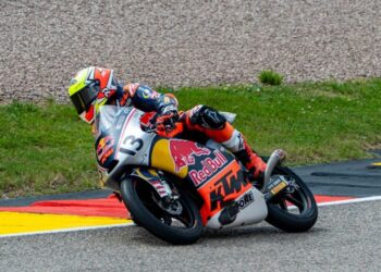 Hakim Danish hanya menokok enam mata daripada perlumbaan 1 selepas gagal mengutip mata dalam perlumbaan 2 pada pusingan kelima Piala RedBull MotoGP Rookies di Litar Sachsenring, Jerman, kelmarin . - IHSAN SIC RACING