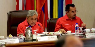 MESYUARAT MKT UMNO di Menara Dato Onn, Kuala Lumpur malam tadi. - UTUSAN/ISKANDAR ISHAK