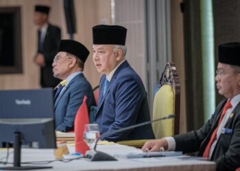 SULTAN Nazrin Muizzuddin Shah ketika merasmikan Mesyuarat Majlis Kebangsaan Bagi Hal Ehwal Islam Malaysia (MKI) Ke-73 di Putrajaya. - UTUSAN/FAIZ ALIF ZUBIR