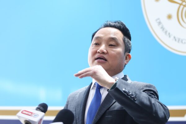 Caj tempat letak kereta