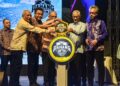 WAN ROSDY Wan Ismail (tengah) menyempurnakan Majlis Pelancaran Pahang 1st di Dewan Tertutup Sukpa di Kuantan, Pahang.