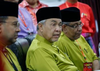 AHMAD Zahid Hamidi pada Mesyuarat Perwakilan UMNO Bahagian Selayang, di Kelab Rahman Putra, di sini hari ini. - UTUSAN/SHIDDIEQIIN ZON