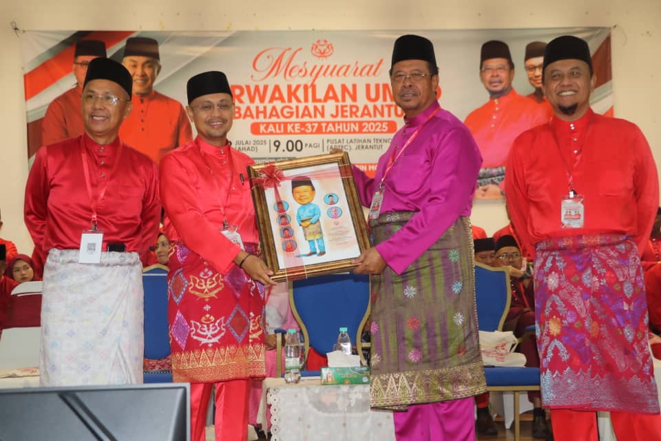 UMNO teguh pejuang hak Najib, harap titah adendum dilaksanakan