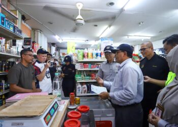 Warga asing berniaga