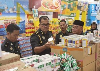 KPDN Pahang ketika menjalankan pemeriksaan sempena Op KESAN 4.0 di premis sekitar Kuantan.