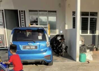 KERETA Perodua Myvi dipercayai dilarikan suspek dalam kejadian pecah masuk rumah di Taman Prima Gadak, Muadzam Shah, Rompin. - GAMBAR SUMBER FB