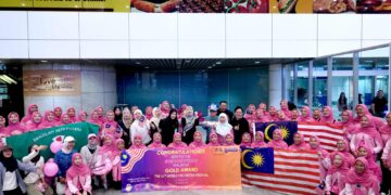 KUMPULAN Orkestra Sekolah Seri Puteri, SPWinds yang menerima Anugerah Emas dalam Festival Orkestra Dunia ke-11, di KLIA, malam tadi.