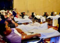 ORANG ramai menderma darah sempena Sambutan Hari Penderma Darah Sedunia Peringkat Negeri Terengganu di Hotel Raia, Kuala Nerus, Terengganu . -UTUSAN/PUQTRA HAIRRY