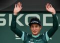 JASPER Philipsen meraikan kejayaan di podium dengan jersi hijau sebagai pelumba pecut terbaik peringkat ke-2 perlumbaan berbasikal Tour de France di Boulogne-sur-Mer, Perancis pada Ahad lalu. - AFP