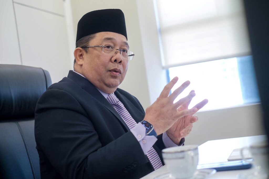 ‘Walaupun nama Ah Cheong, kalau ada sijil halal, usah ragu’