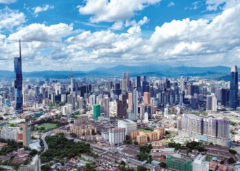 MALAYSIA mempunyai potensi tetapi memerlukan keberanian untuk mengubah model ekonomi kepada membangunkan kekuatan struktural jangka panjang.