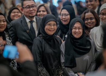 TENGKU Maimun Tuan Mat ketika majlis perpisahan di Istana Kehakiman Putrajaya, semalam. – UTUSAN/FAIZ ALIF ZUBIR