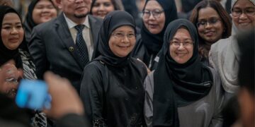 TENGKU Maimun Tuan Mat ketika majlis perpisahan di Istana Kehakiman Putrajaya, semalam. – UTUSAN/FAIZ ALIF ZUBIR