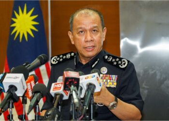 MOHD. Khalid Ismail dalam sidang akhbar di Bukit Aman, Kuala Lumpur, semalam. – UTUSAN/ ISKANDAR ISHAK