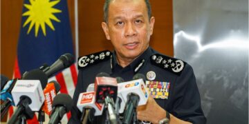 MOHD. Khalid Ismail dalam sidang akhbar di Bukit Aman, Kuala Lumpur, semalam. – UTUSAN/ ISKANDAR ISHAK