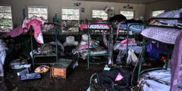 KEADAAN di dalam sebuah kabin di Camp Mystic, lokasi sekurang-kurangnya 27 kanak-kanak perempuan dilaporkan hilang selepas banjir kilat melanda Hunt, Texas.-AFP