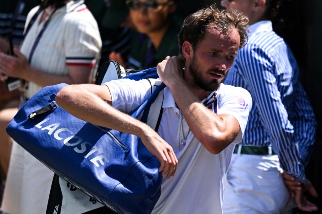 Medvedev enggan tekan butang panik Medvedev enggan tekan butang panik