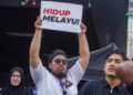 GOLONGAN yang masih segan dengan tradisi Melayu dan didikan Islam perlu bangkit dan berhenti menjadi Pak Pandir dan Mak Andeh yang menghalalkan semua perilaku jelik dalam bangsa kita sendiri.