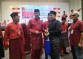 MOHAMAD Hassan (tengah) ketika hadir ke Mesyuarat Perwakilan UMNO Bahagian Besut di Gong Kemuntong, Besut,Terengganu. - UTUSAN /WAN ZURATIKAH IFFAH WAN ZULKIFLI