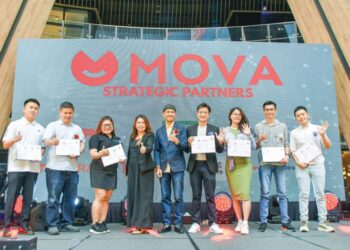 MOON Ng (empat dari kiri) ketika hadir dalam Majlis Pelancaran MOVA baru-baru ini.