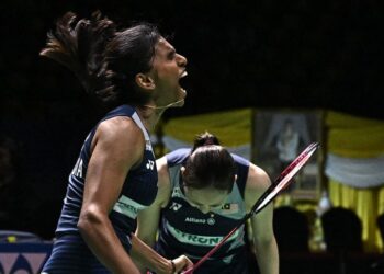 Pearly Tan dan M. Thinaah berjaya menewaskan pasangan Jepun, Nami Matsuyama-Chiharu Shida 21-13, 21-11 untuk mara ke final Terbuka Jepun 2025, semalam. - AFP