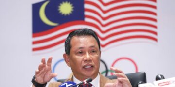 Mohamad Norza Zakaria bercakap pada sidang media selepas Mesyuarat Majlis Eksekutif Majlis Olimpik Malaysia (MOM) di Akademi Badminton Malaysia, Bukit Kiara, Kuala Lumpur, semalam. - UTUSAN/AFIQ RAZALI