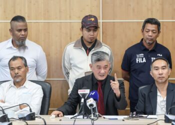 BARISAN kepimpinan Persekutuan Gimnastik Malaysia (MGF) pada sidang akhbar yang diadakan di Casa 4, Majlis Sukan Negara, Bukit Jalil semalam.