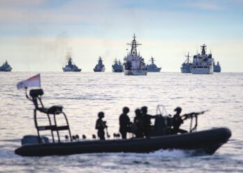 SUDAH tiba masanya untuk kita sedar yang pelaburan untuk mempertahankan laut bukan soal bermegah dengan kapal-kapal perang terbaru, tetapi soal mempertahankan nadi kehidupan kita.