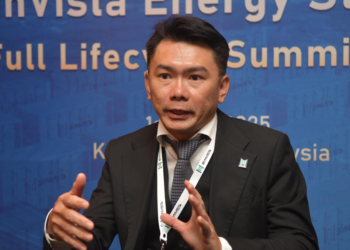 PETER Phang ketika ditemui pemberita selepas SynVista Energy Storage Full Lifecycle Summit di sini, semalam. - UTUSAN/SABRINA ZULKIFLI