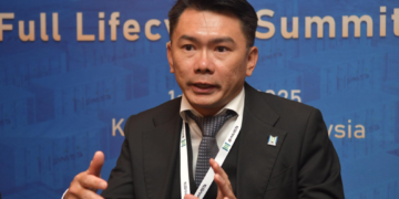 PETER Phang ketika ditemui pemberita selepas SynVista Energy Storage Full Lifecycle Summit di sini, semalam. - UTUSAN/SABRINA ZULKIFLI