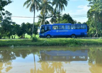 LALUAN di sepanjang 12 kilometer di jalan Guar Sanji sehingga Simpang Empat yang terletak bersebelahan sungai mengundang risiko kenderaan terbabas ke dalam sungai di Tambun Tulang, Arau, Perlis, semalam.
