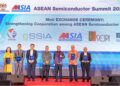 ANWAR Ibrahim pada majlis pertukaran kerjasama selepas merasmikan Sidang Kemuncak ASEAN Semikonduktor 2025 (ASEMIS) di Petaling Jaya, semalam. - UTUSAN/SADDAM YUSOFF