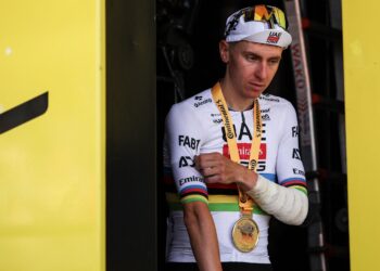 TADEJ Pogacar mengalami kecederaan selepas terbabit dengan  kemalangan selepas memenangi peringkat ke-12 dalam perlumbaan berbasikal Tour de France antara Auch dan Hautacam, di pergunungan Pyrenees, kelmarin. - AFP