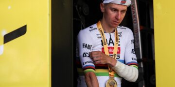 TADEJ Pogacar mengalami kecederaan selepas terbabit dengan  kemalangan selepas memenangi peringkat ke-12 dalam perlumbaan berbasikal Tour de France antara Auch dan Hautacam, di pergunungan Pyrenees, kelmarin. - AFP