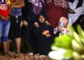 PUTRI Qisya Nur Izzat hiba pada pengebumian jenazah ibu bapa dan empat adiknya di Tanah Perkuburan Islam, Masjid Al-Taqwa, Jerlun, Kedah, kelmarin.-UTUSAN/SHAHIR NOORDIN.